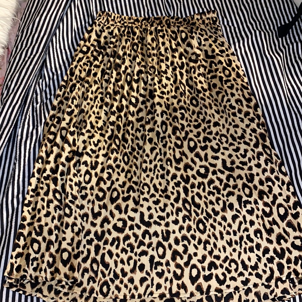 Pleated cheetah print skirt